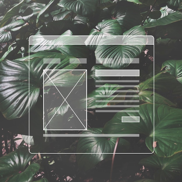 Um modelo de interface de usuário para design de página web, apresentando espaço vazio para texto e imagens, exibindo um layout moderno com várias seções e botões.